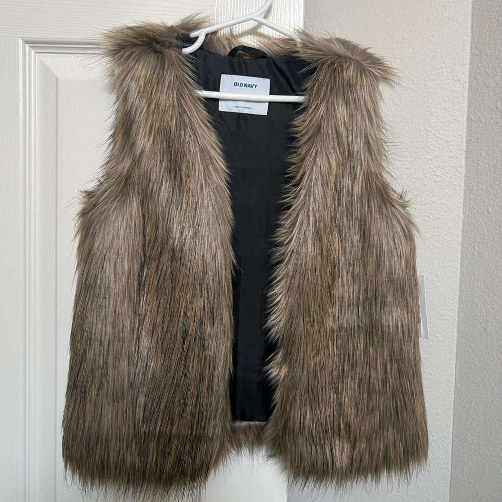 NWT Old Navy faux fur girl vest size medium
